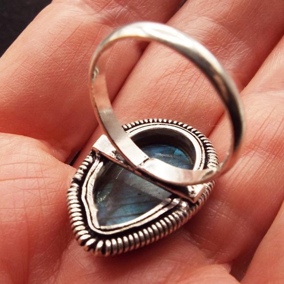 LABRADORITE IRRIDESCENT OPALALESCENT TEARDROP SILVER COIL BEZEL SZ 7.75 RING 74A - Picture 3 of 3